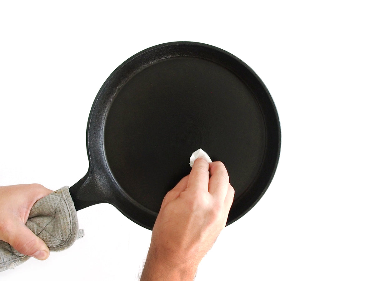 Cast Iron Skillet Care in 3 Easy Steps Fourneau